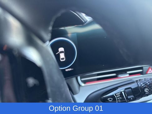 Used 2023 Hyundai Elantra Limited image 3