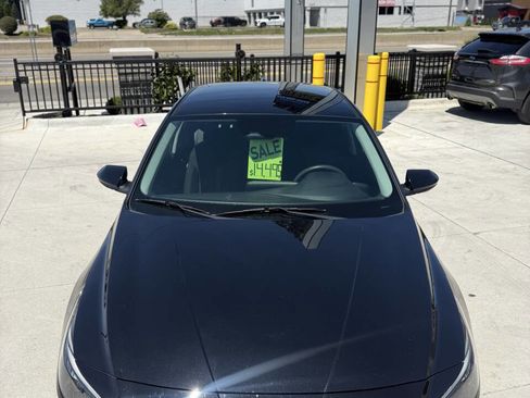 Used 2021 Hyundai Elantra SE w/ Cargo Package image 2