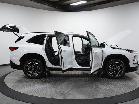 Used 2025 Buick Enclave Sport Touring image 9