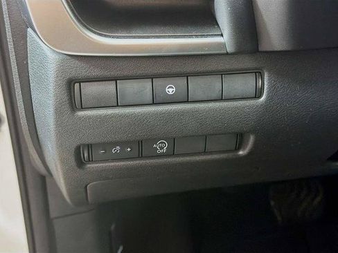 Certified 2023 Nissan Rogue SV FWD image 8