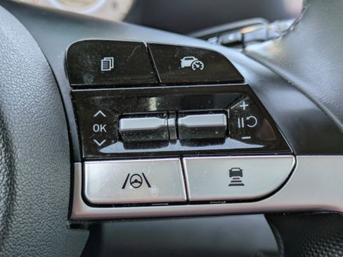 Certified 2024 Hyundai Elantra Limited image 27