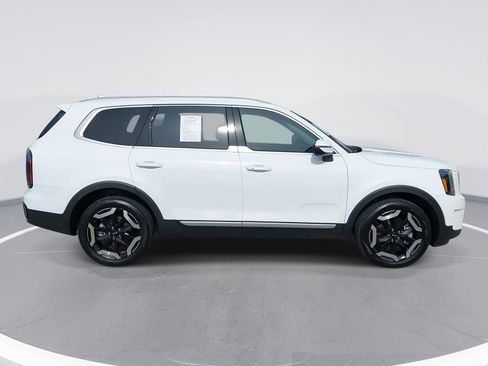 Used 2025 Kia Telluride EX w/ EX Captain's Chair Package image 4