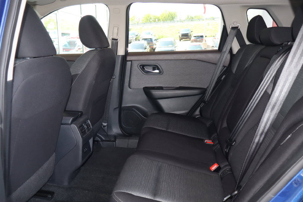 Used 2023 Nissan Rogue SV AWD/4WD image 33