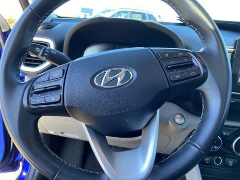 Used 2024 Hyundai Venue SEL image 34