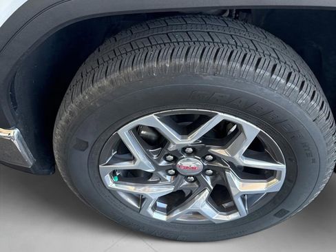 Used 2024 GMC Sierra 1500 SLT w/ SLT Premium Plus Package image 11