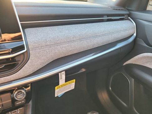 New 2026 Jeep Compass Latitude image 27