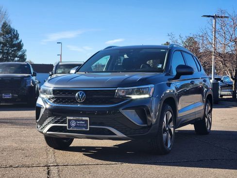 Certified 2024 Volkswagen Taos SE image 4
