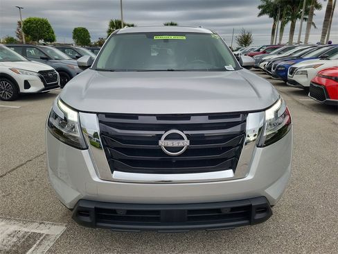 Used 2024 Nissan Pathfinder Platinum w/ Cargo Package image 10