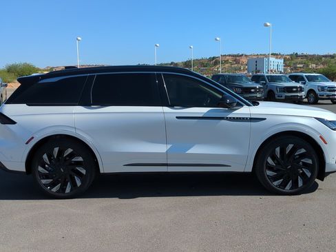 Used 2024 Lincoln Nautilus Black Label w/ Jet Appearance Package (87T) AWD/4WD image 2