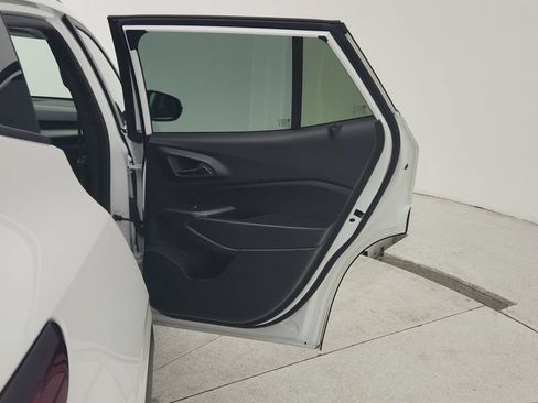 Certified 2025 Chevrolet Trax LT FWD image 26