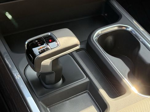 New 2026 GMC Sierra 1500 SLT image 15