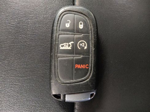 Used 2019 Jeep Cherokee Latitude Plus w/ Comfort/Convenience Group image 32