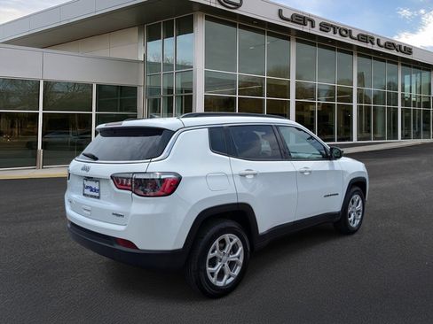 Used 2024 Jeep Compass Latitude AWD/4WD image 3