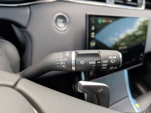 Used 2025 Land Rover Range Rover Evoque Dynamic SE image 24