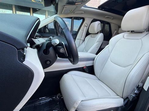 Used 2022 Genesis GV70 2.5T w/ Advanced Package image 16