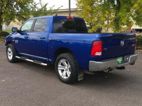 Used 2019 RAM 1500 Classic SLT w/ SLT Plus D←cor Group AWD/4WD image 5