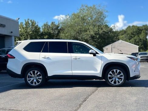 Used 2024 Toyota Grand Highlander AWD image 7