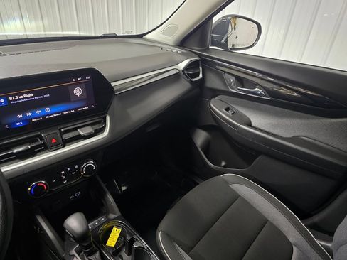 Used 2025 Chevrolet TrailBlazer LT w/ Driver Confidence Package AWD/4WD image 32