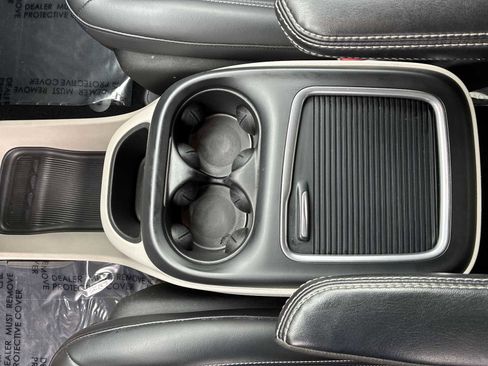 Certified 2023 Chrysler Pacifica Touring-L image 21