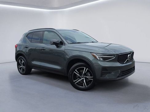 New 2026 Volvo XC40 B5 Core w/ Protection Package Premier AWD/4WD image 2