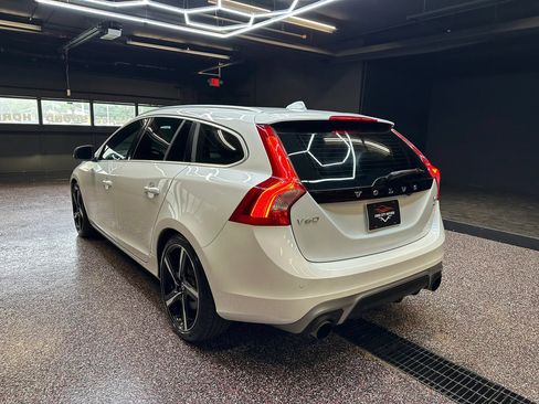 Used 2016 Volvo V60 T6 R-Design Platinum AWD/4WD image 5