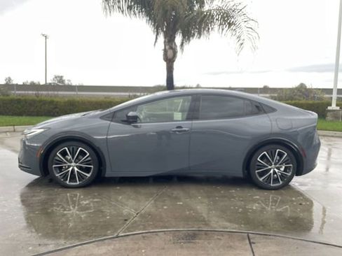 Used 2023 Toyota Prius XLE image 5