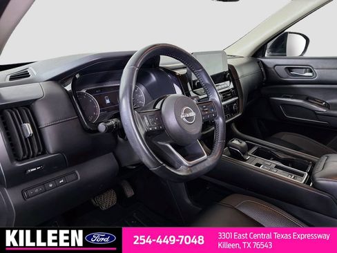 Used 2022 Nissan Pathfinder SL FWD image 11