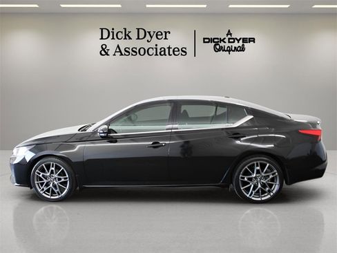 Used 2023 Nissan Altima 2.0 SR image 5