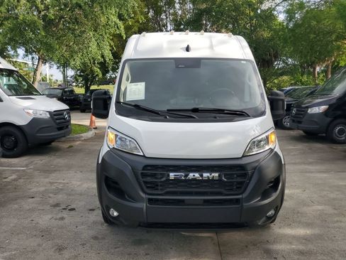 Used 2025 RAM ProMaster 2500 w/ Convenience Group FWD image 2