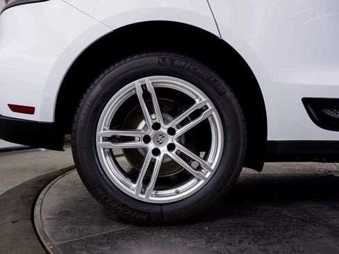 Certified 2025 Porsche Macan image 22