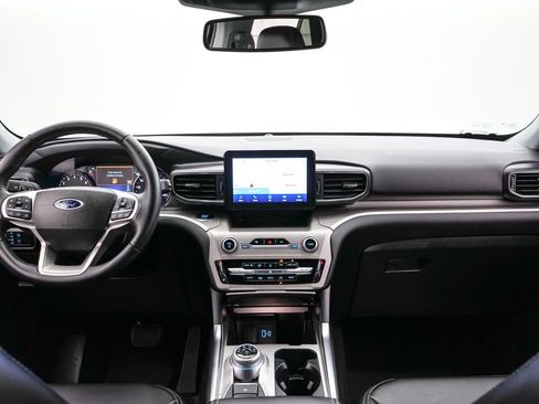 Certified 2022 Ford Explorer XLT w/ Equipment Group 202A image 14