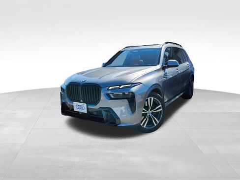 Used 2023 BMW X7 xDrive40i w/ M Sport Package AWD/4WD image 3