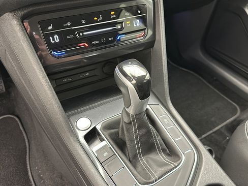 Used 2023 Volkswagen Tiguan SE FWD image 19