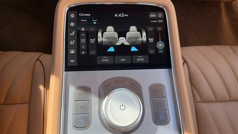 Used 2023 Genesis G90 3.5T AWD/4WD image 31