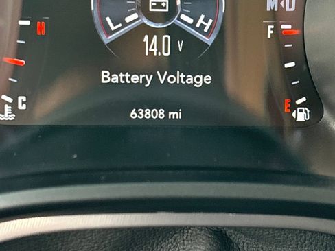 Used 2022 Dodge Challenger SXT RWD image 9