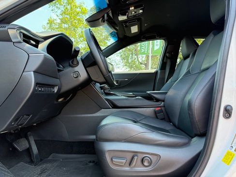 Certified 2023 Toyota Venza Nightshade AWD/4WD image 12