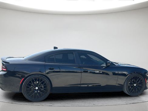 Used 2023 Dodge Charger SXT w/ Blacktop Package RWD image 5
