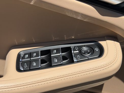 Used 2023 Porsche Macan AWD/4WD image 22