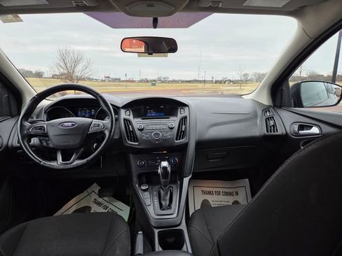 Used 2015 Ford Focus SE w/ SE Cold Weather Package image 46