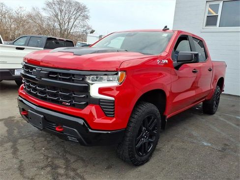 Used 2024 Chevrolet Silverado 1500 LT Trail Boss w/ Convenience Package II image 3