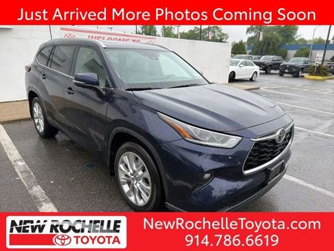Used 2024 Toyota Highlander Limited AWD/4WD image 1