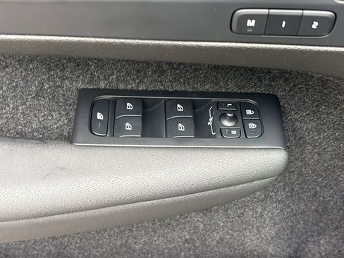 Certified 2025 Volvo XC40 B5 Plus AWD/4WD image 12