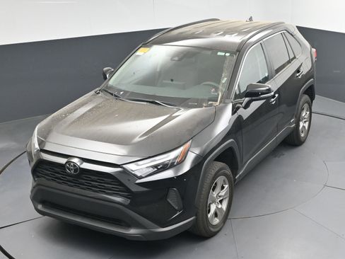 Used 2025 Toyota RAV4 XLE image 30
