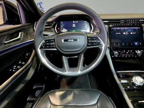 Used 2022 Jeep Grand Cherokee Overland AWD/4WD image 9
