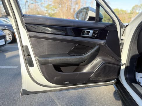 Used 2021 Porsche Panamera image 20