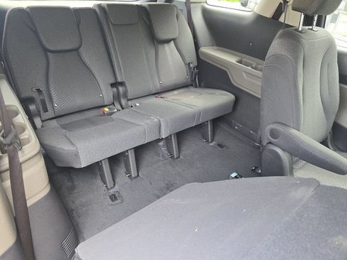 Used 2026 Kia Carnival LX FWD image 19
