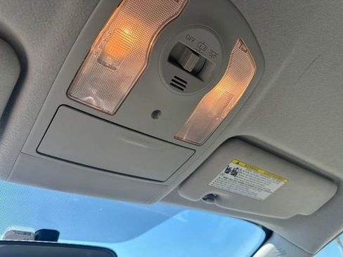 Used 2015 Toyota Prius Three FWD image 34
