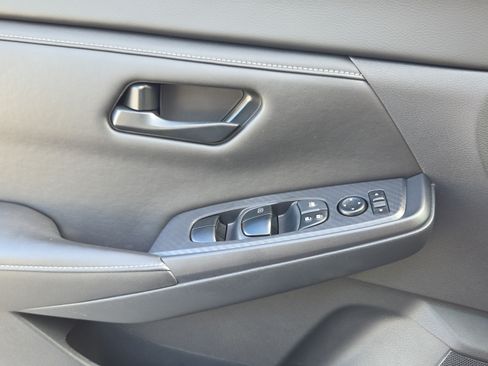 Used 2024 Nissan Sentra S FWD image 27
