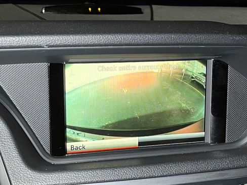 Used 2013 Mercedes-Benz E 550 4MATIC Sedan image 40