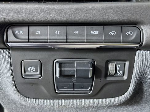 Used 2025 Cadillac Escalade ESV Sport Platinum AWD/4WD image 24